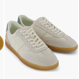 NIB TOMS Collins lace up sneakers